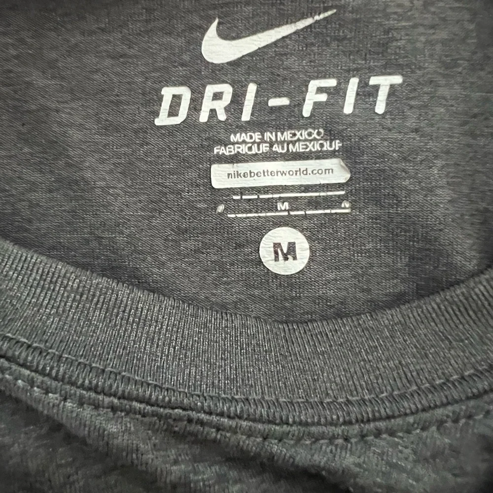 Men’s Nike Long Sleeve - Picture 3 of 3